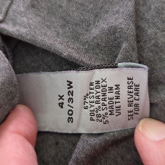 A Fall top with three quarter length sleeves - Picture 2 of 2